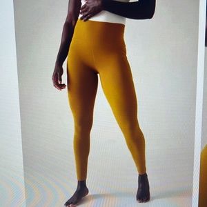 Athleta salutation stash leggings